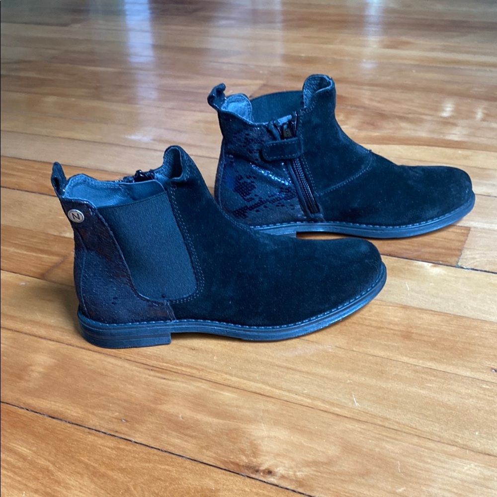 Naturino Black Chelsea Boots Classic Style
